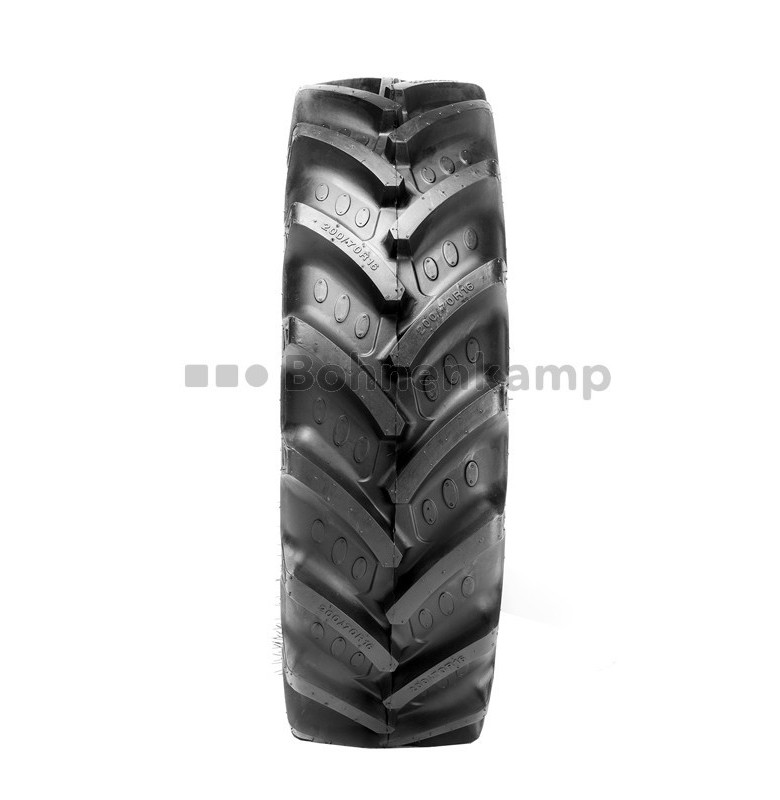 AST-REIFEN 240 / 70 R 16